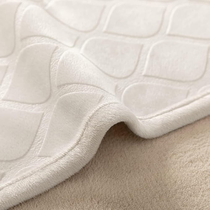 fuguitex Waterproof Dog Blanket Bed Cover Dog Crystal Velvet Moroccan Fuzzy Cozy Plush Pet Blanket Throw Blanket for Couch Sofa(52 * 82 inch, Cream+Beige)